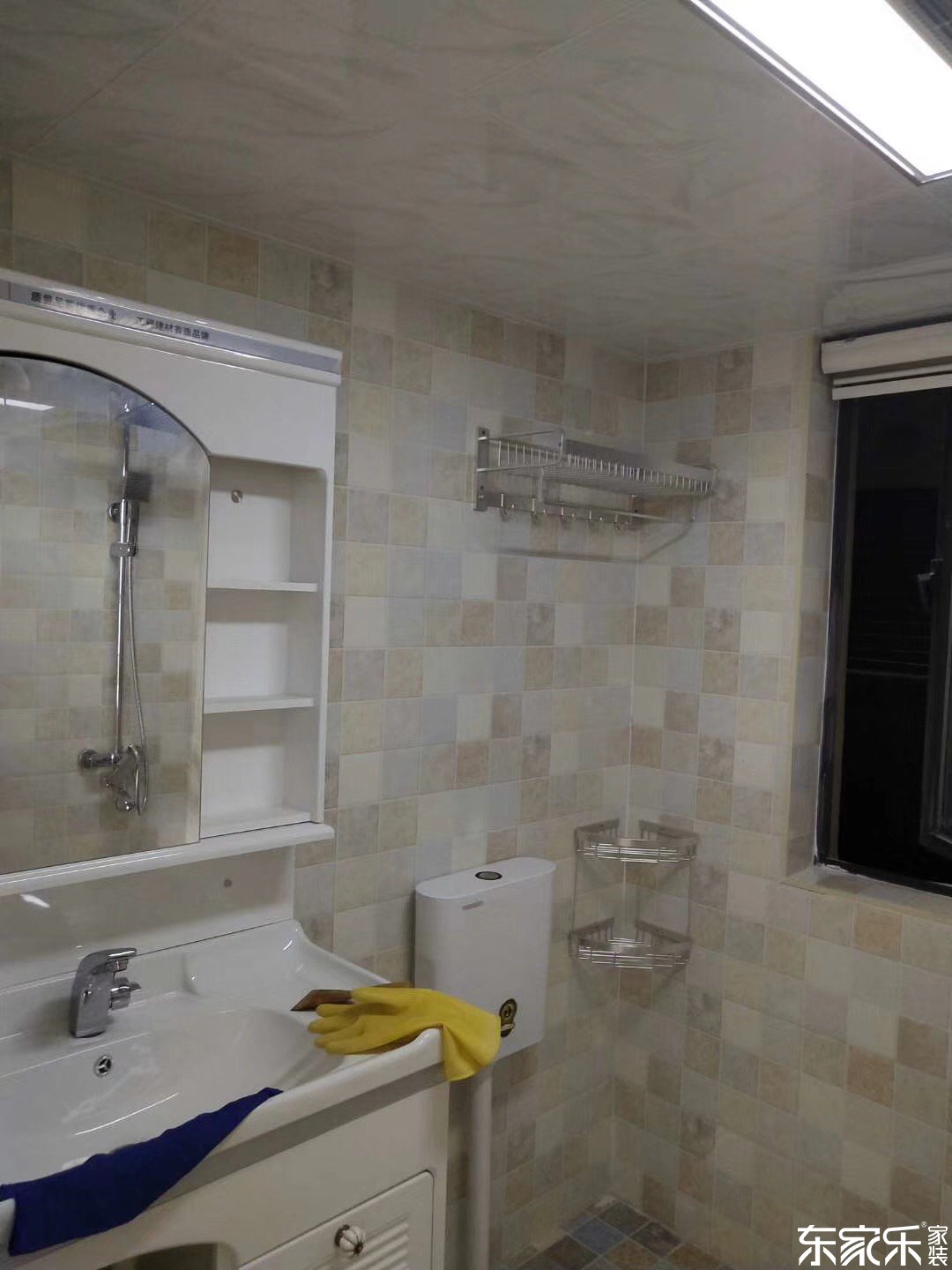 80平米現代簡約風格衛(wèi)生間裝修效果圖